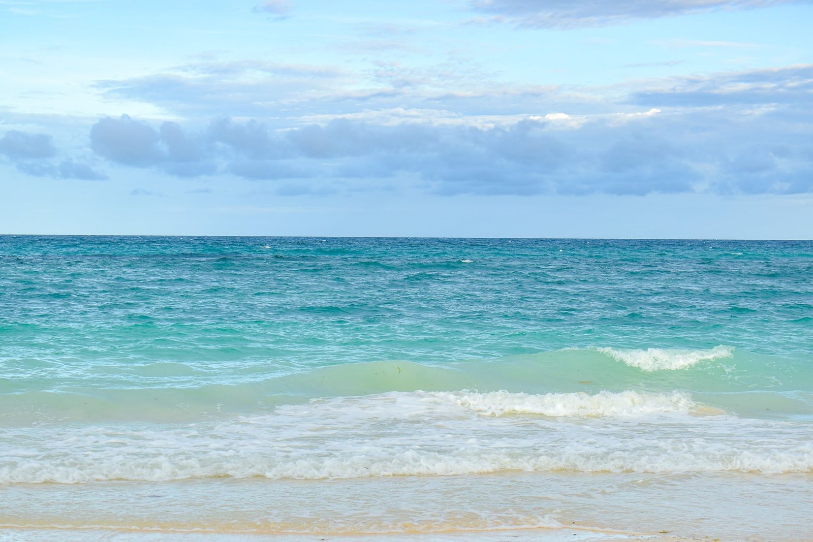 Clear turquoise water at Boracay Newcoast