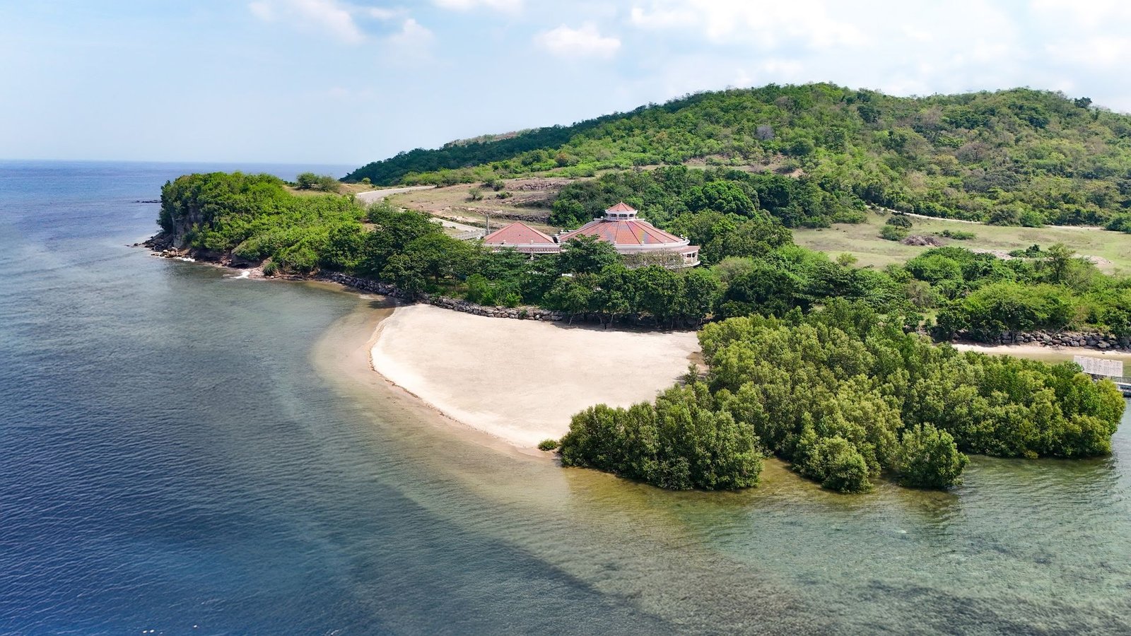Lialto's beachfront and sandbar (actual photo)